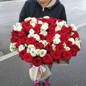 Эустома с розами