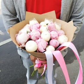 Букет из пионов