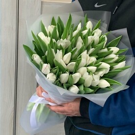 Букет из белых тюльпанов