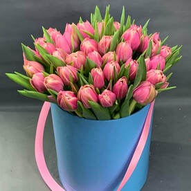 Пионовидные тюльпаны в коробке