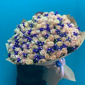 101 роза с ирисами