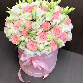 Эустома и пионовидная кустовая роза