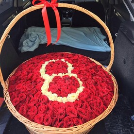 Розы в корзине
