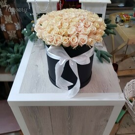 Коробка с розами.