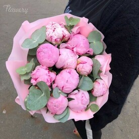 Букет из пионов.