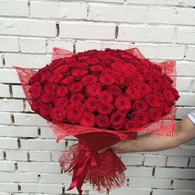 Букет из 101 красных роз.