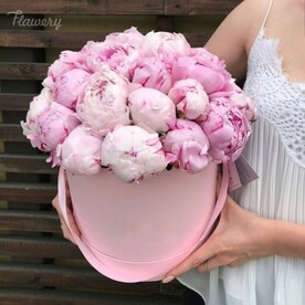 Коробка с пионами.