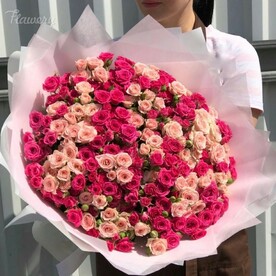 Букет из кустовых роз.