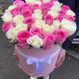 Микс роз в коробке.