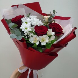 Букет с красными розами сборный