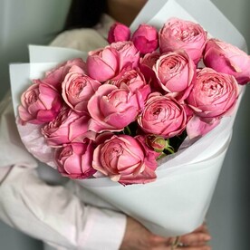 Букет кустовых пионовидных роз