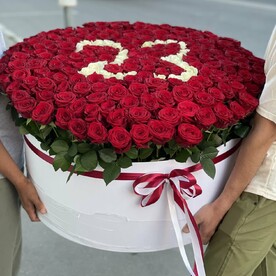 Цифры с розами в коробке