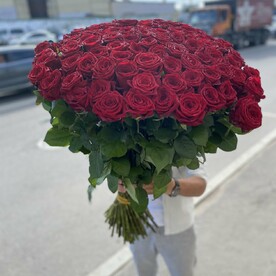 101 из красных роз