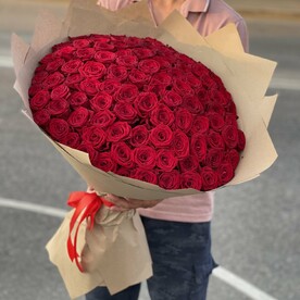 101 бордовые розы