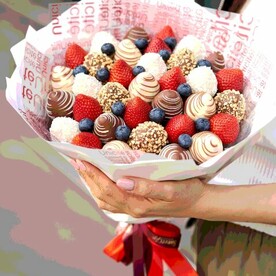 Букет из ягод Яркая сказка