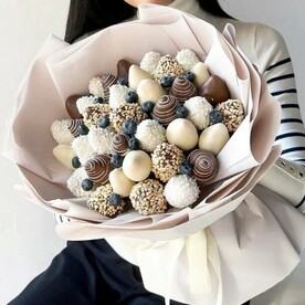 Букет из клубники в шоколаде Клубничный рафаэлло