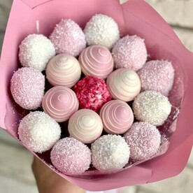 Букет из клубники в белом шоколаде Розовое облако