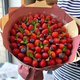 Букет из ягоды Клубничный XL