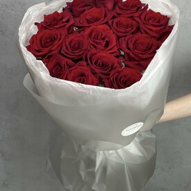 Шикарный букет красных роз