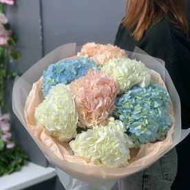 Гигант из гортензий