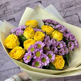 Весенний букет - Желтые розы и Сантини