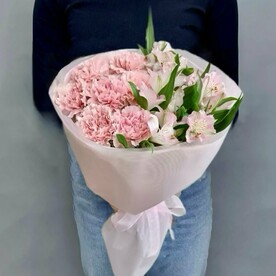 Букет с дианиусом и альстромерией