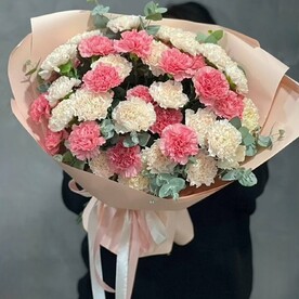 Букет воздушного диантуса и ароматного эвкалипта 51 штука