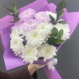 Букет из кустовых хризантем и рускуса #9