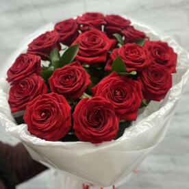 15 ароматных роз с зеленью #39