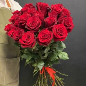 25 красных роз