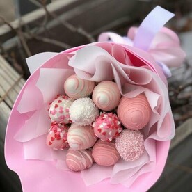 Клубника в шоколаде "Комплимент" розовый, 11шт