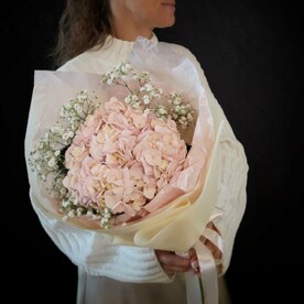 Букет «Эскимо» из гортензии и гипсофилы