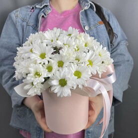 Полевой букет в шляпной коробке « Цветы без повода»