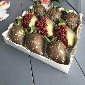 Набор клубники в шоколаде "Шанель"