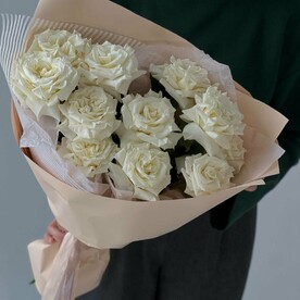 Белые французские розы