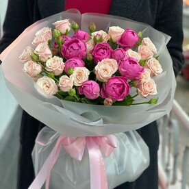 Букет микс кустовых роз