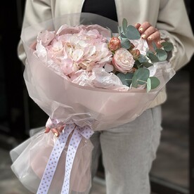 Букет с нежной гортензией