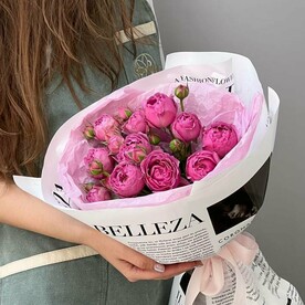 Букет-комплимент с пионовидными розами мисти баблз