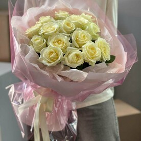 Букет из 15 белых роз