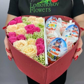 Цветочная композиция со сладостями