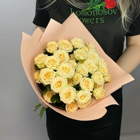 Букет из кремовых кустовых роз