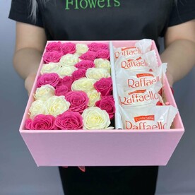Мини коробочка с цветами и рафаэлло