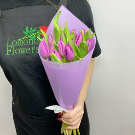 Букет из 15 фиолетовых тюльпанов