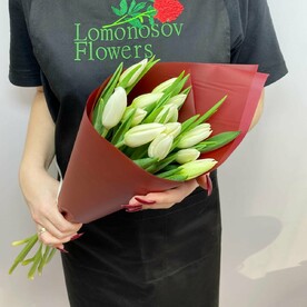 Букет из 15 белых тюльпанов