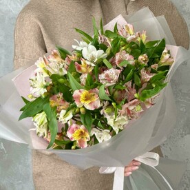 Нежный букет из 15 альстромерий🌸