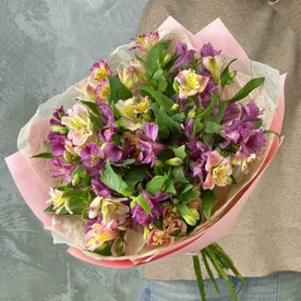 Яркий букет из Альстромерии в фиолетовой и розовой гамме🌸
