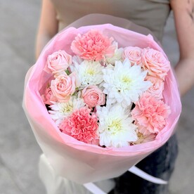 Авторский букет с кустовой розой в нежных оттенках 🌸