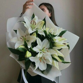 Монобукет из белых лилий