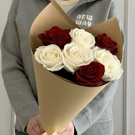 «Вечная любовь» / белые и красные розы
