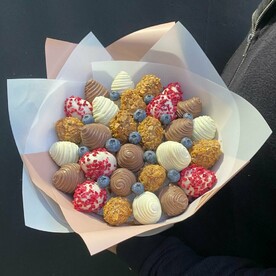 Клубничный букет 🤍🤎